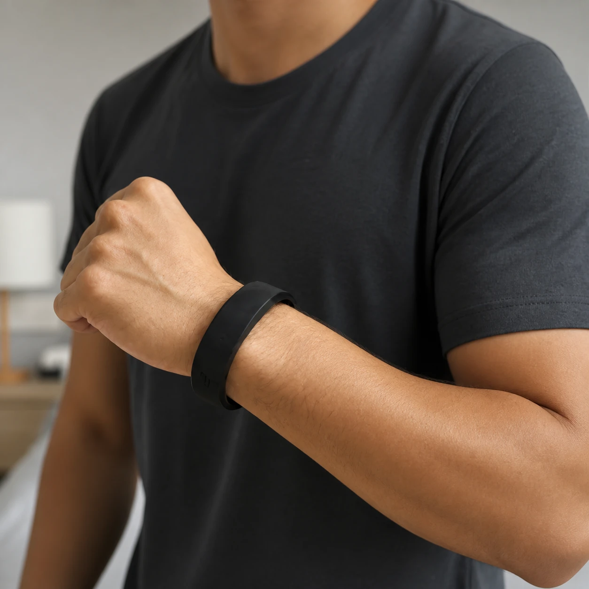 RISR VIBRA worn snugly but comfortably on an adult wrist